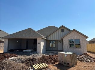 421 Palm St, Centerton, AR 72713