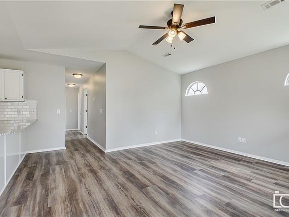 5th image of 3238 W Essex Dr