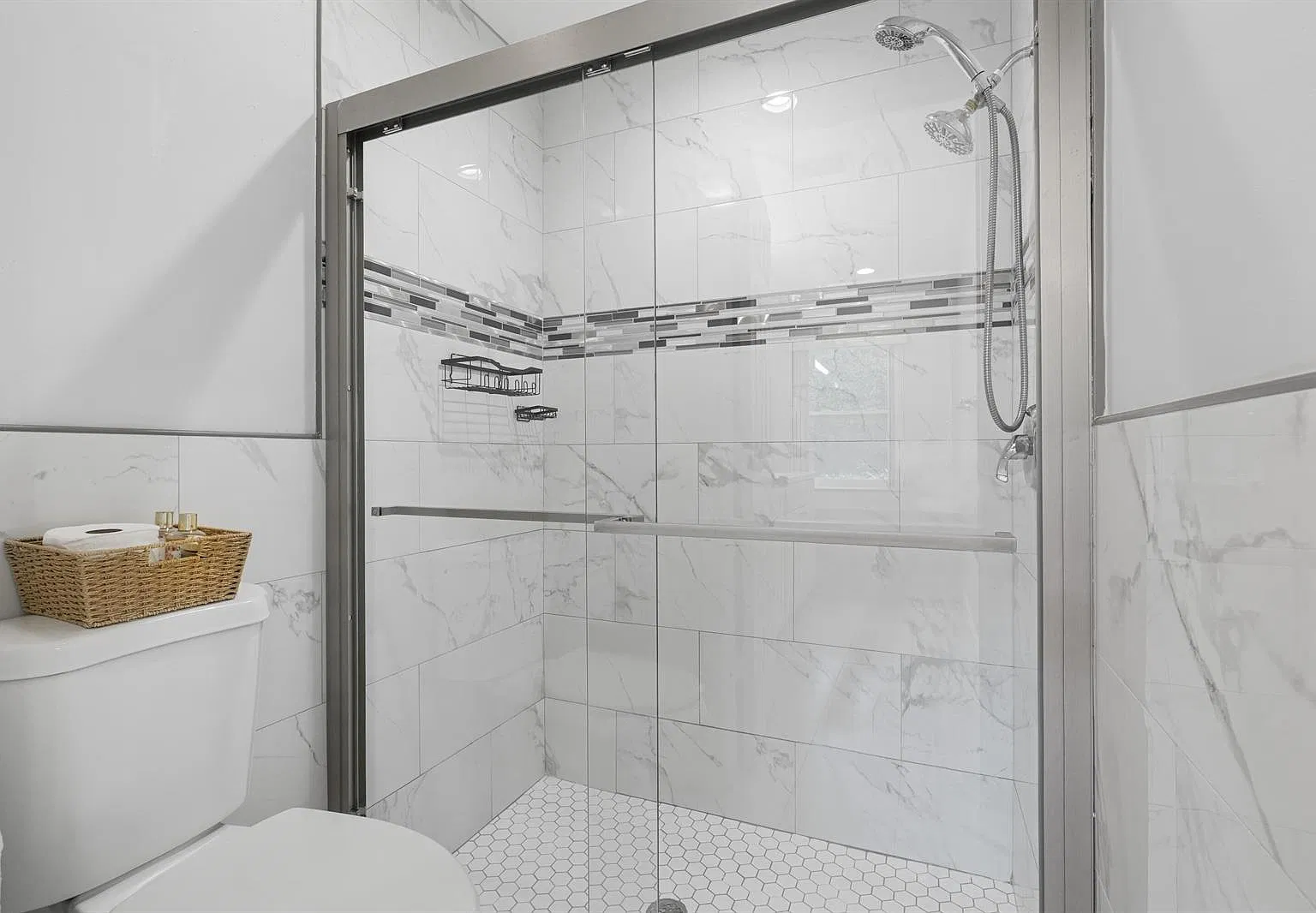 3 bed, 2.0 bath, $3,200 — Photo 3