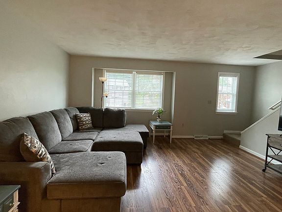2nd image of 1082 Cranston Dr