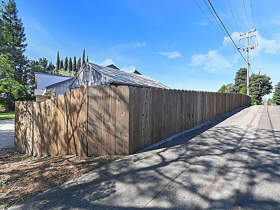 5th image of 635 Westwood Dr