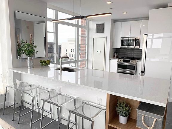 4th image of 192 2nd St #1R