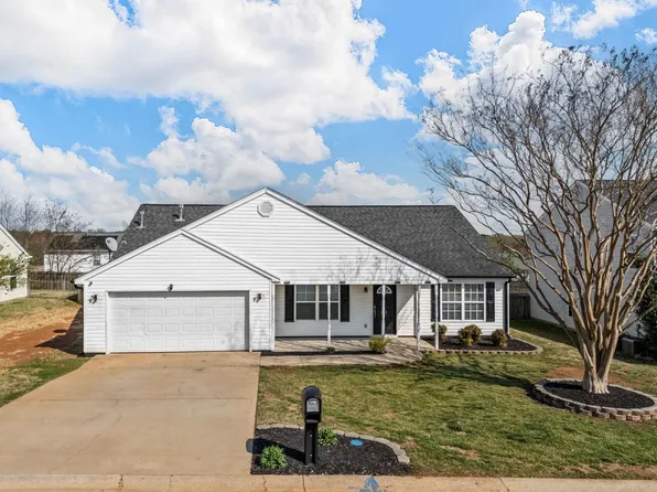 461 Candleglow Dr, Boiling Springs, SC 29316