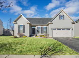 109 Camelot Dr, West Seneca, NY 14224