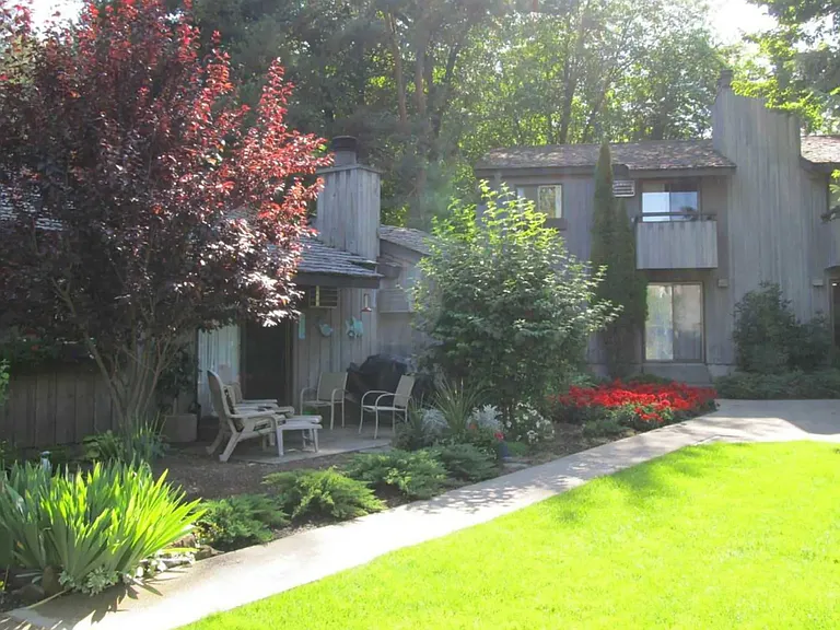 Lake Villa Apartments — Photo 14