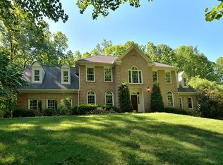 7105 Sylvan Glen Ln, Fairfax Station, VA 22039