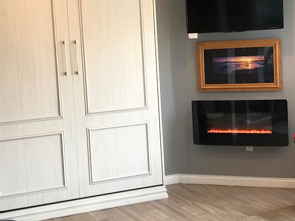 3rd image of 860 Turquoise St