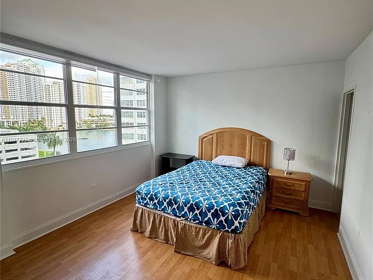 825 Brickell Bay Dr #847 — Photo 11