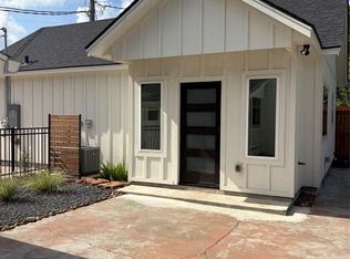 405 E Mulberry St #B, Angleton, TX 77515