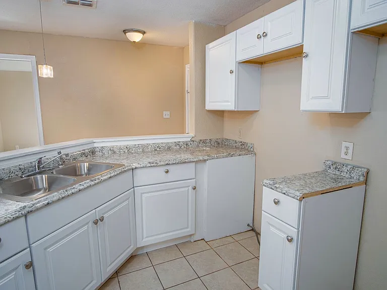 717 N Colorado St — Photo 11