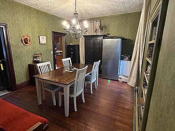 4th image of 511 E 5th St #1