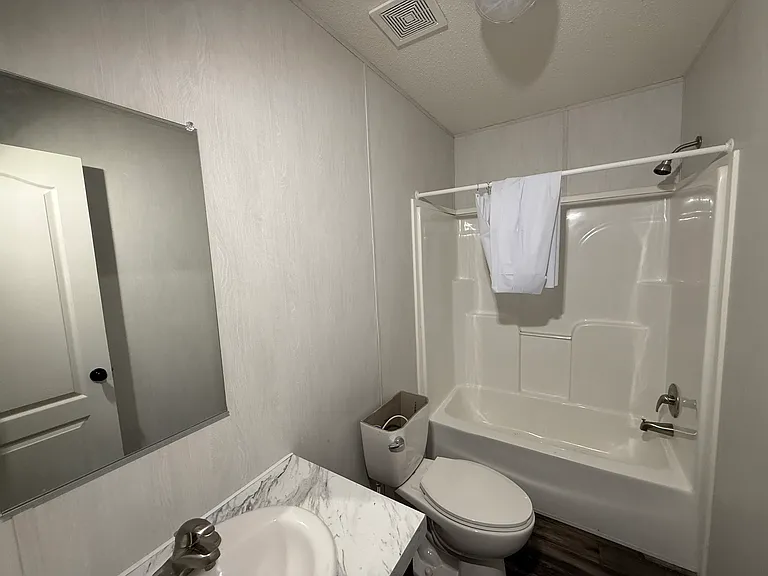 1402 N 69th Ave — Photo 12
