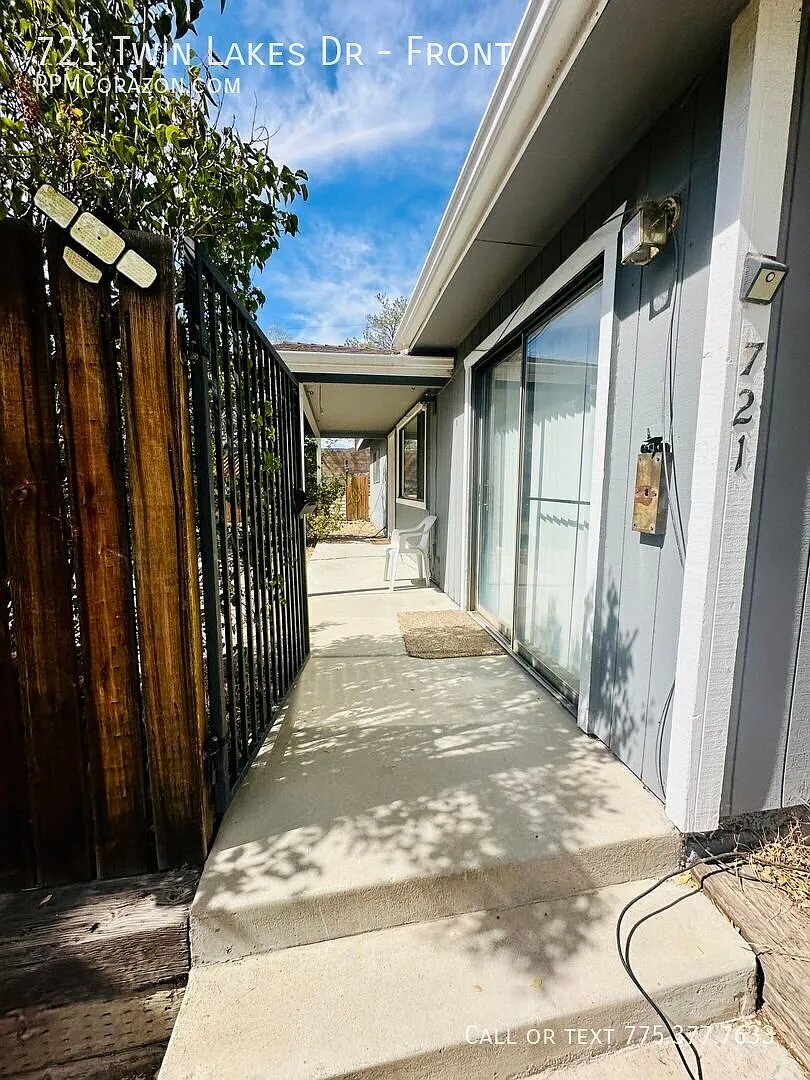 Remodeled must-see 2 bedroom duplex — Photo 2