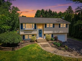 11 Hillside Dr, Clinton Town, NJ 08809
