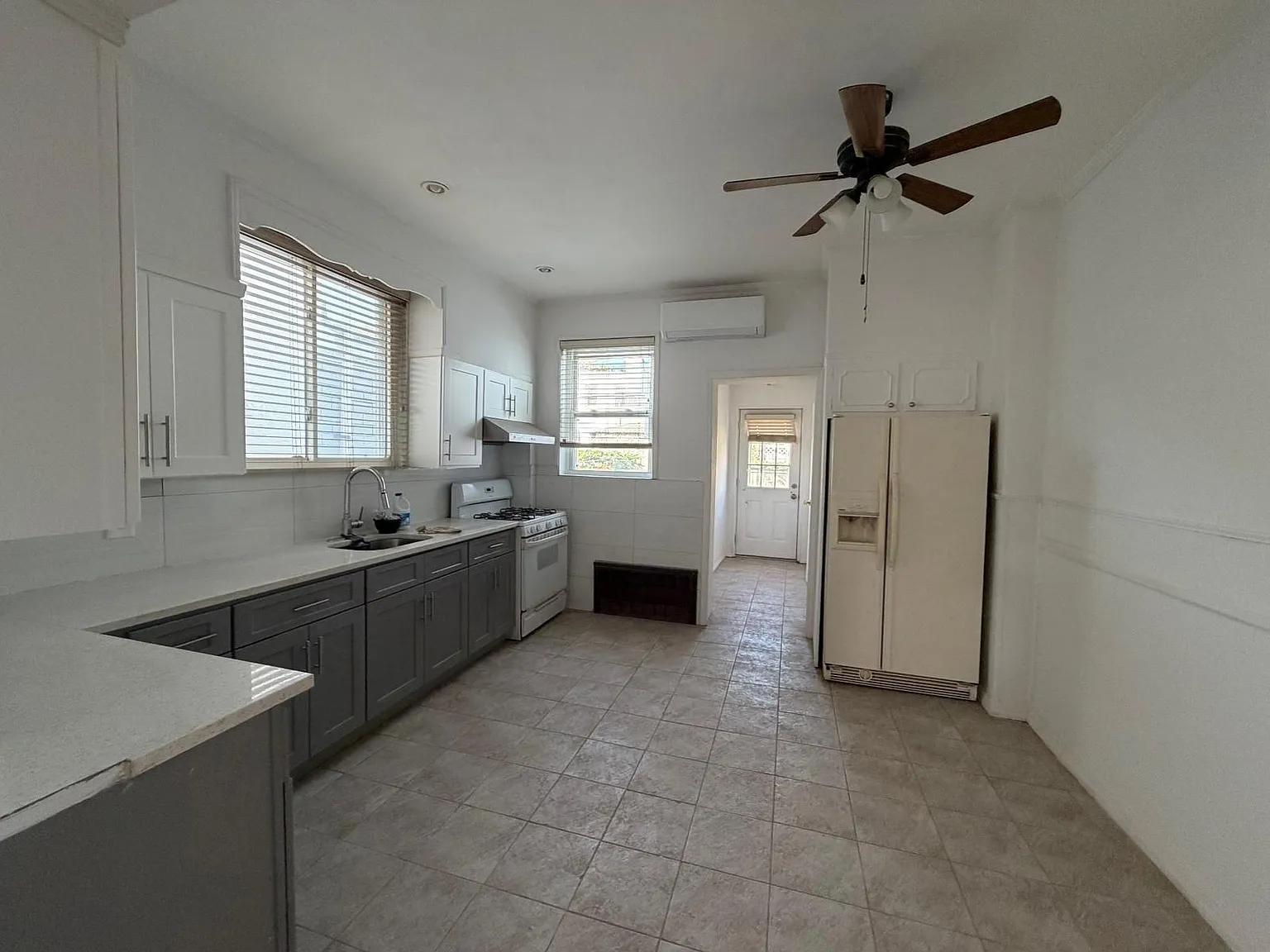 1 bed, 1000 sqft, $2,100 — Photo 1