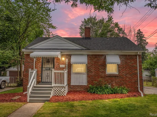 19455 Kingsville St, Harper Woods, MI 48225