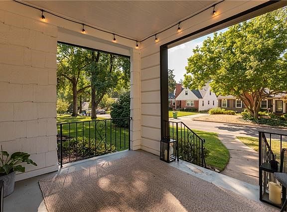 2nd image of 2518 W 50th Pl