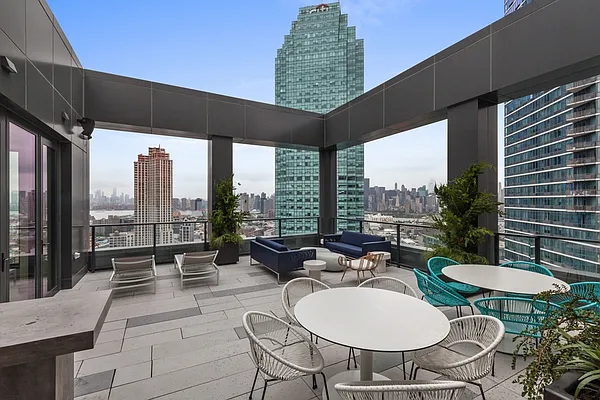 Rented by Greystar | media 9