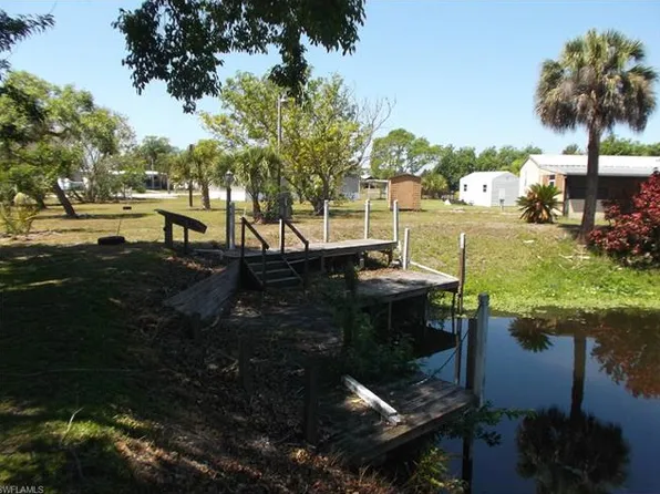 1300 Riverview Dr, Moore Haven, FL 33471