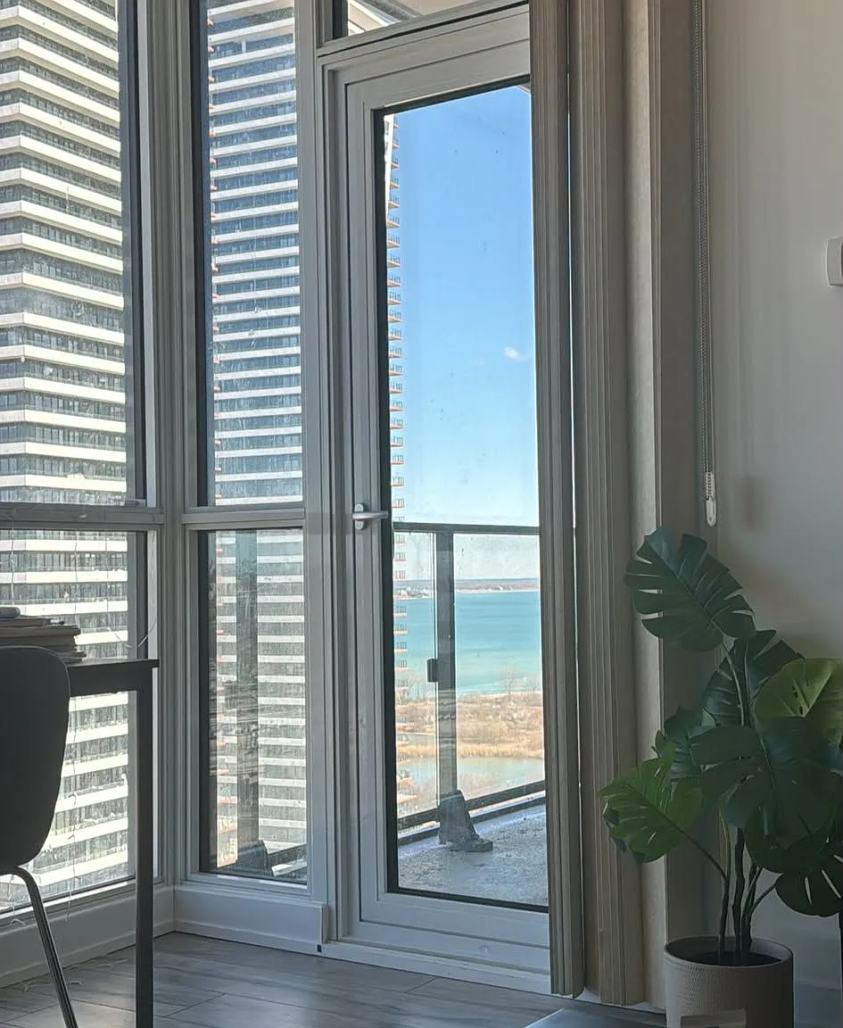 2200 Lake Shore Blvd W — Photo 3
