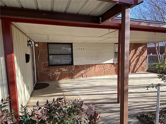 2nd image of 1704 Elm Dr