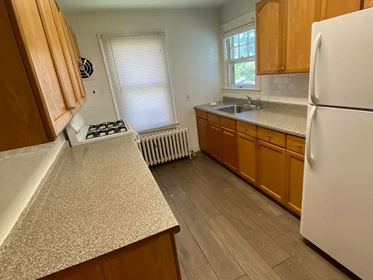 127 Phillips Ave — Photo 6