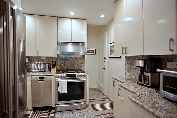 Rented by Domus Realty | media 25