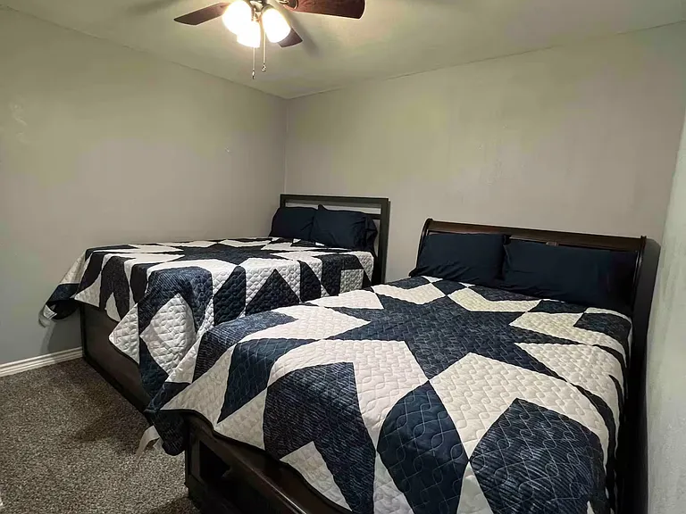 325 Bay Ct — Photo 20