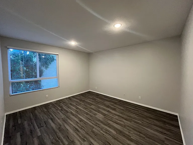 1527 Veteran Ave — Photo 16