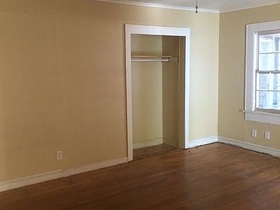 4th image of 3142 Milton St