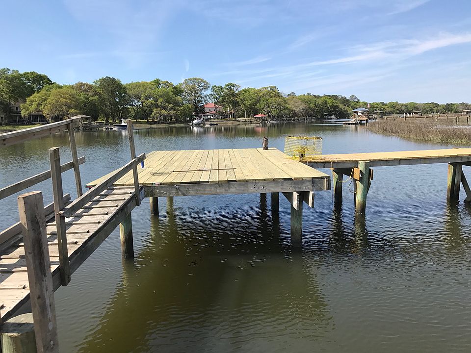 Head of private dock newly refinished and shared with one ot