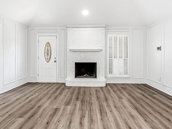 3rd image of 1016 Willowbrook Trl
