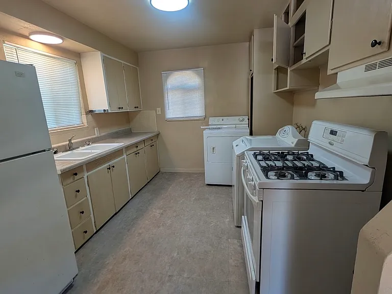 308 Poplar St #A — Photo 9