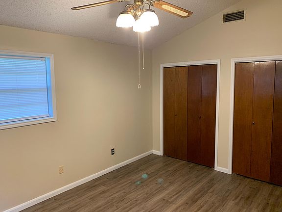 4th image of 1011 Garden Dr