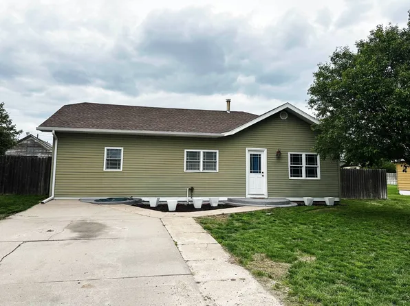 203 E 4th St, Paxton, NE 69155