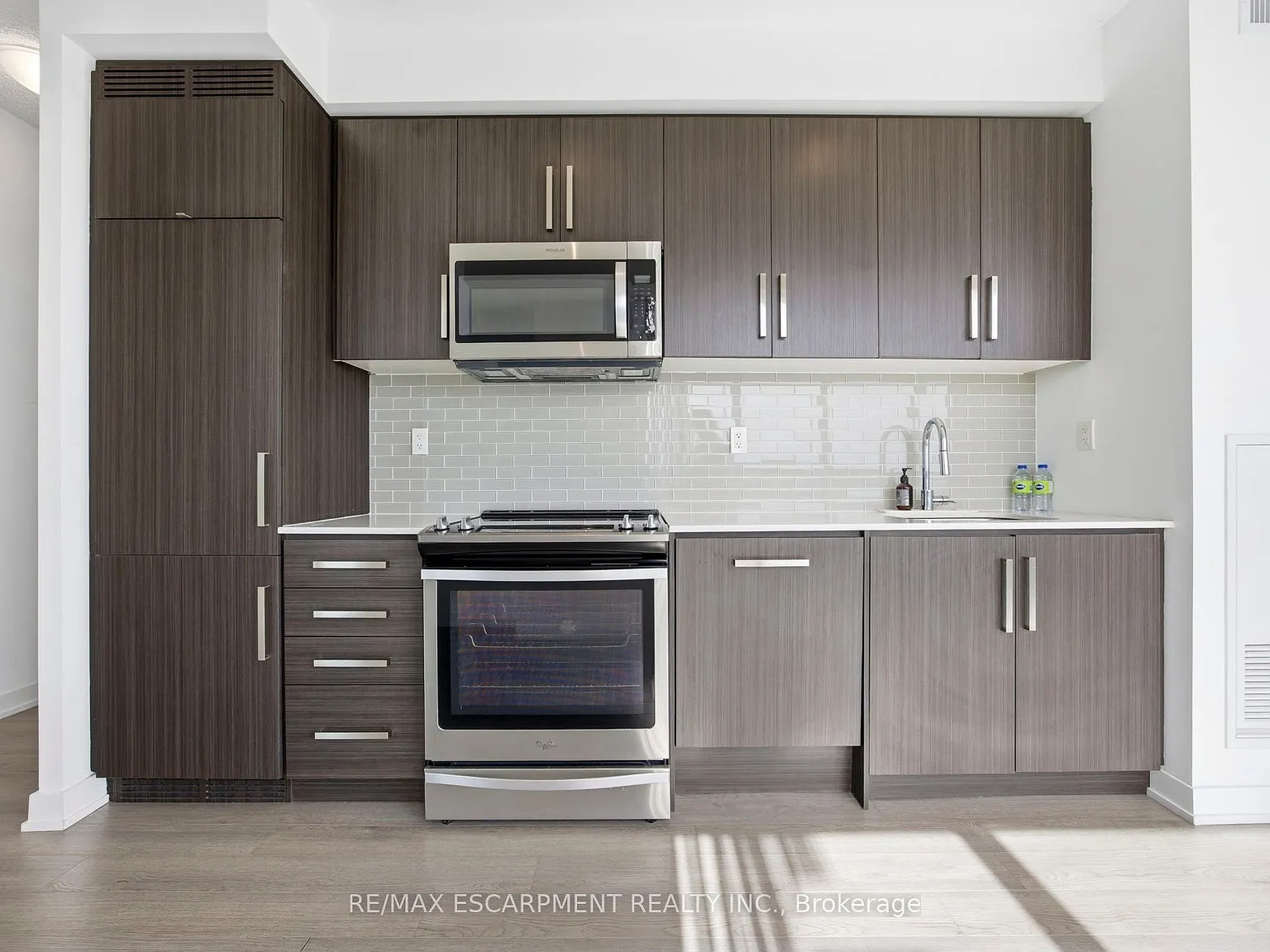 3 bed, $3,100 — Photo 1