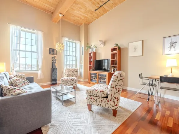 52 Lawrence Dr #M602, Lowell, MA 01854