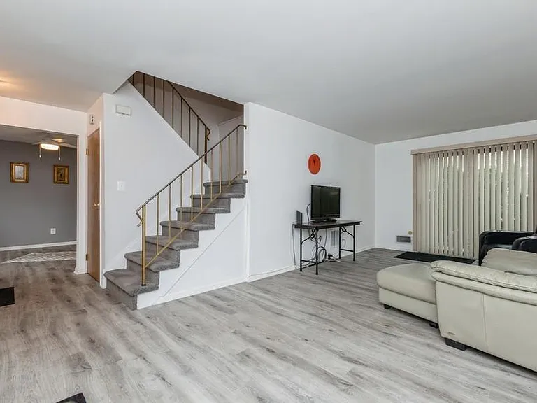 678 Bloomfield Ave #678 — Photo 5