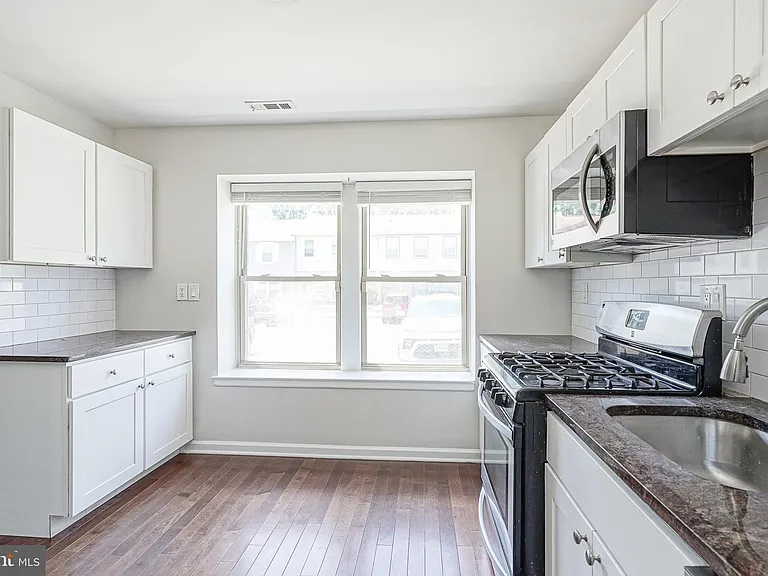 2205 Elberta Ln — Photo 5