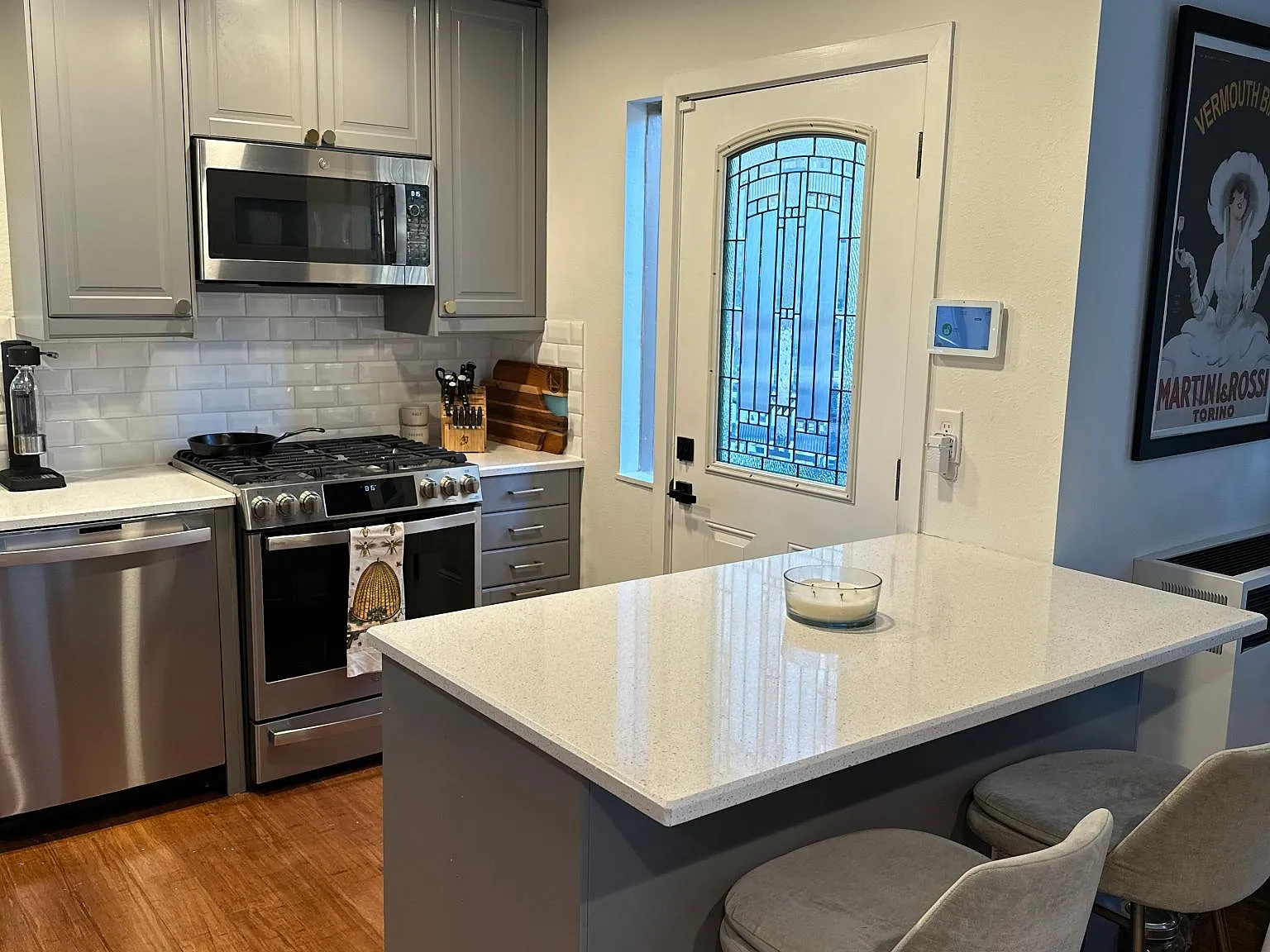 2 bed, 1268 sqft, $4,500 — Photo 2