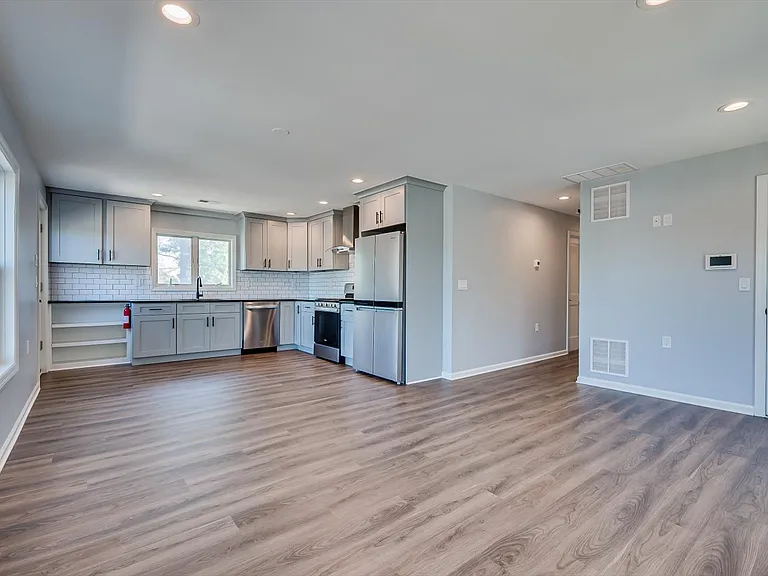 4 Wilcox Ave #B — Photo 5