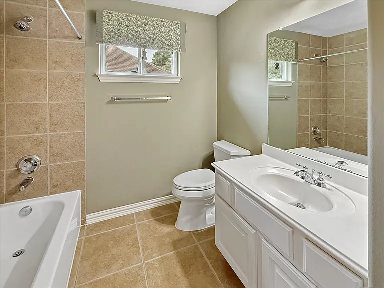 110 W Lansdowne Cir — Photo 23