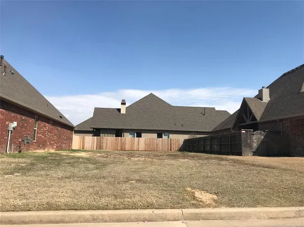 1563 S Hickory Cres W, Broken Arrow, OK 74012