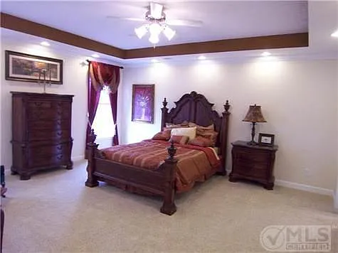 4 bed, 2.5 bath, 3273 sqft, $3,399 — Photo 4