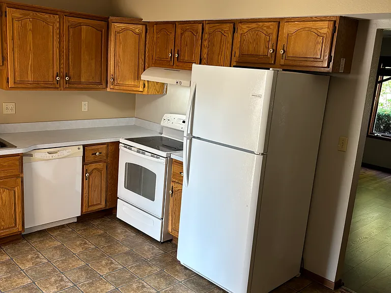 2522 Gaylord Ave — Photo 4