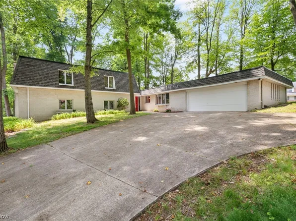 2400 Oakway St NW, North Canton, OH 44720