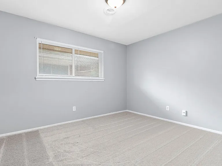 509 White City Blvd — Photo 32