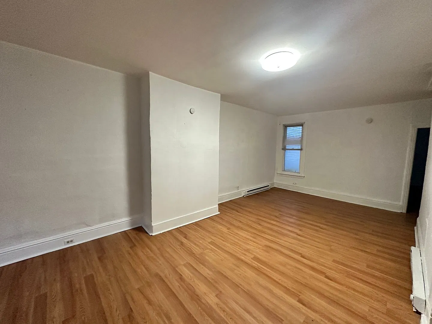 Large 5 Bedroom Family Style Home in Harrisburg — Photo 4