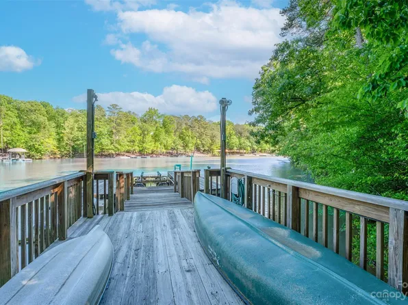637 Whisper Lake Dr, New London, NC 28127