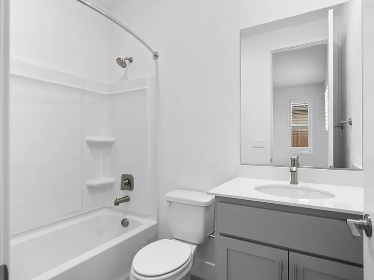 Dowstairs - Bath room 2